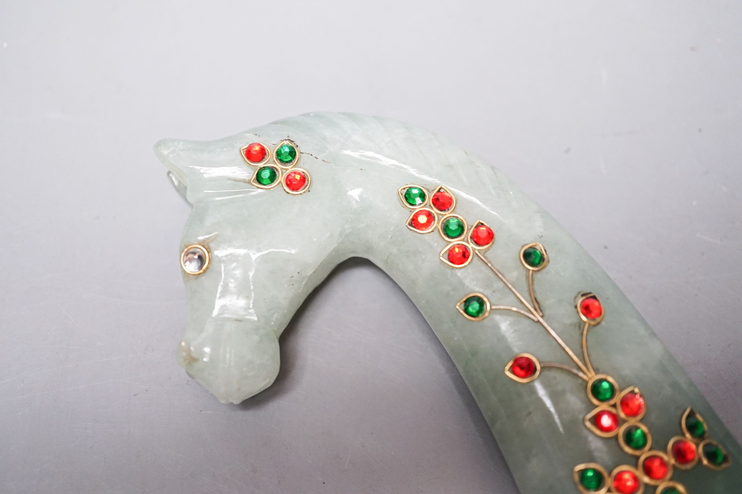 A Mughal style hardstone handle 13.5cm